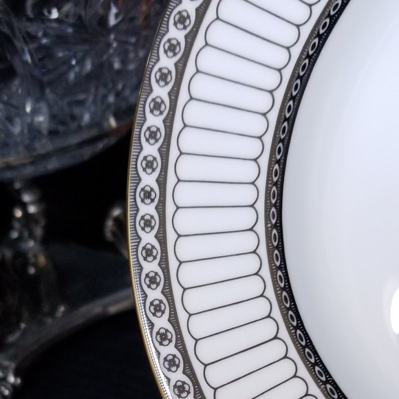 Wedgwood 1 Colonnade Black Salad Plate - Picture 3 of 5